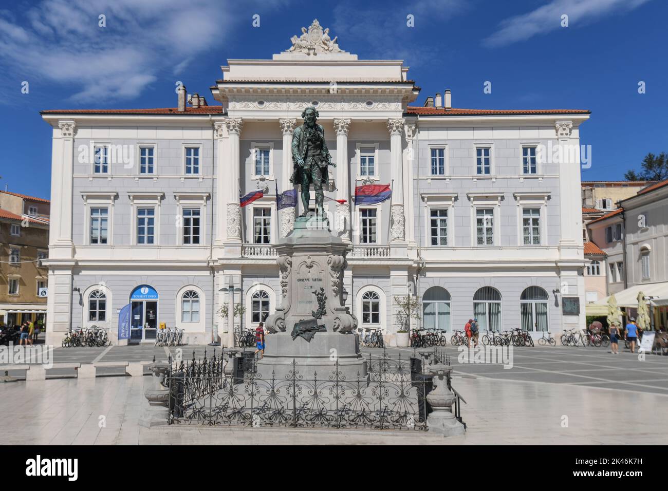 Pirano: Piazza centrale Tartini e Municipio, con la statua di Giuseppe Tartini, Slovenia Foto Stock