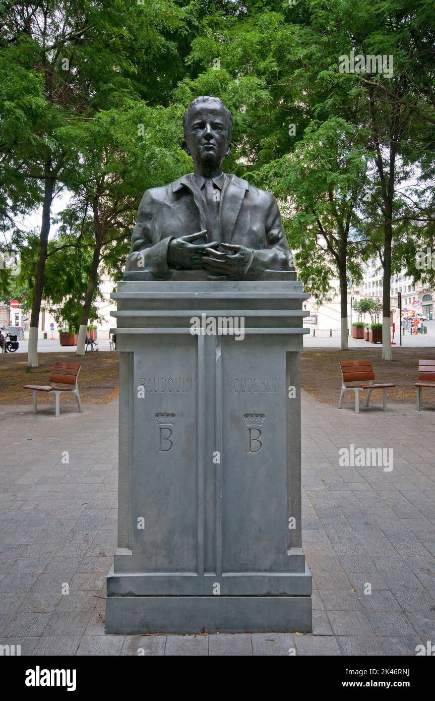 Busto di bronzo di re Baudouin (1930-1993) in Place Sainte Gudule, Bruxelles, Belgio Foto Stock