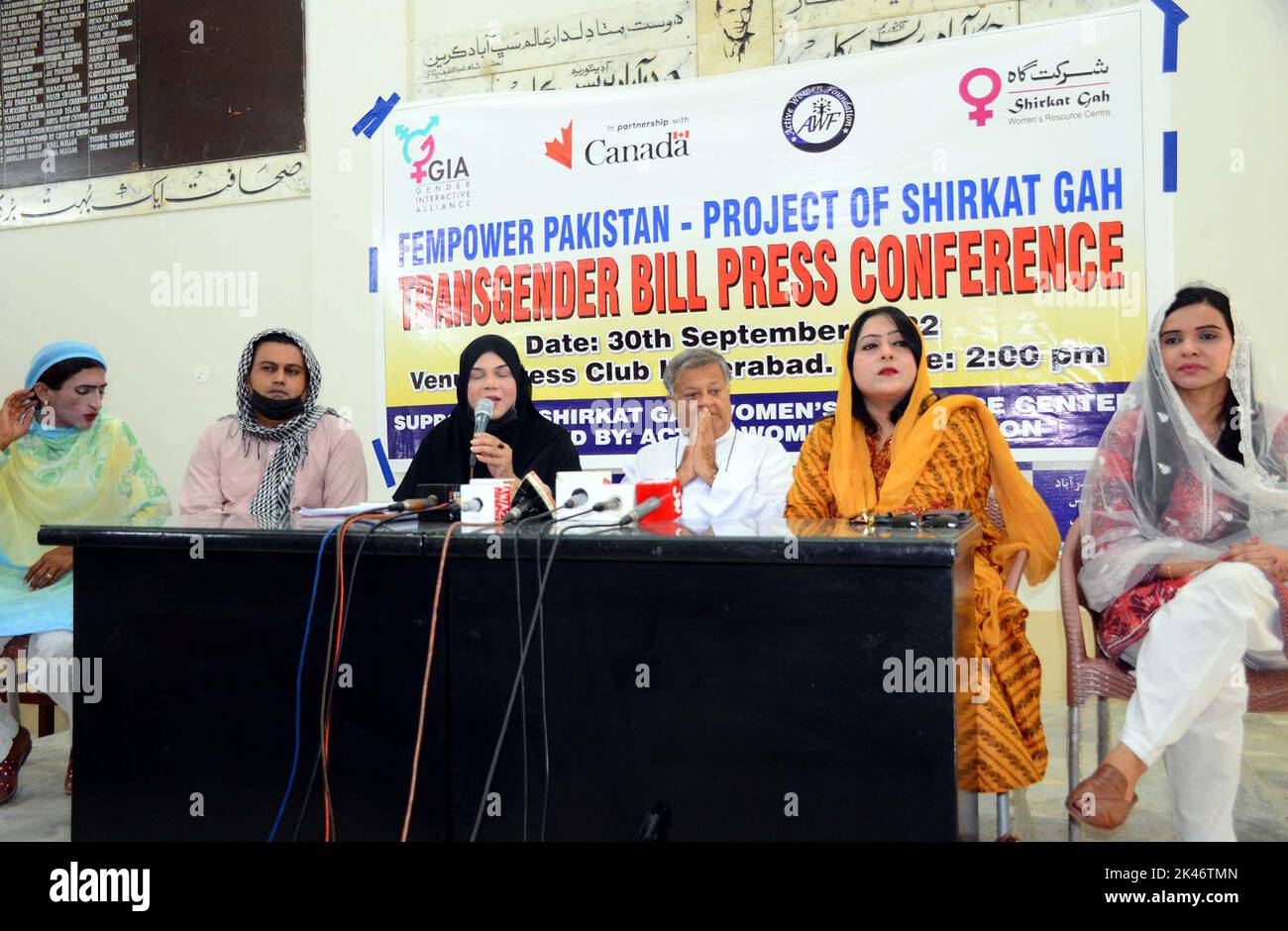 Hyderabad, Pakistan. 30th Set, 2022. Il leader della comunità transgender, sana Khan si rivolge ai media durante la conferenza stampa su Transgender Bill, al press club di Hyderabad venerdì 30 settembre 2022. Credit: Asianet-Pakistan/Alamy Live News Foto Stock