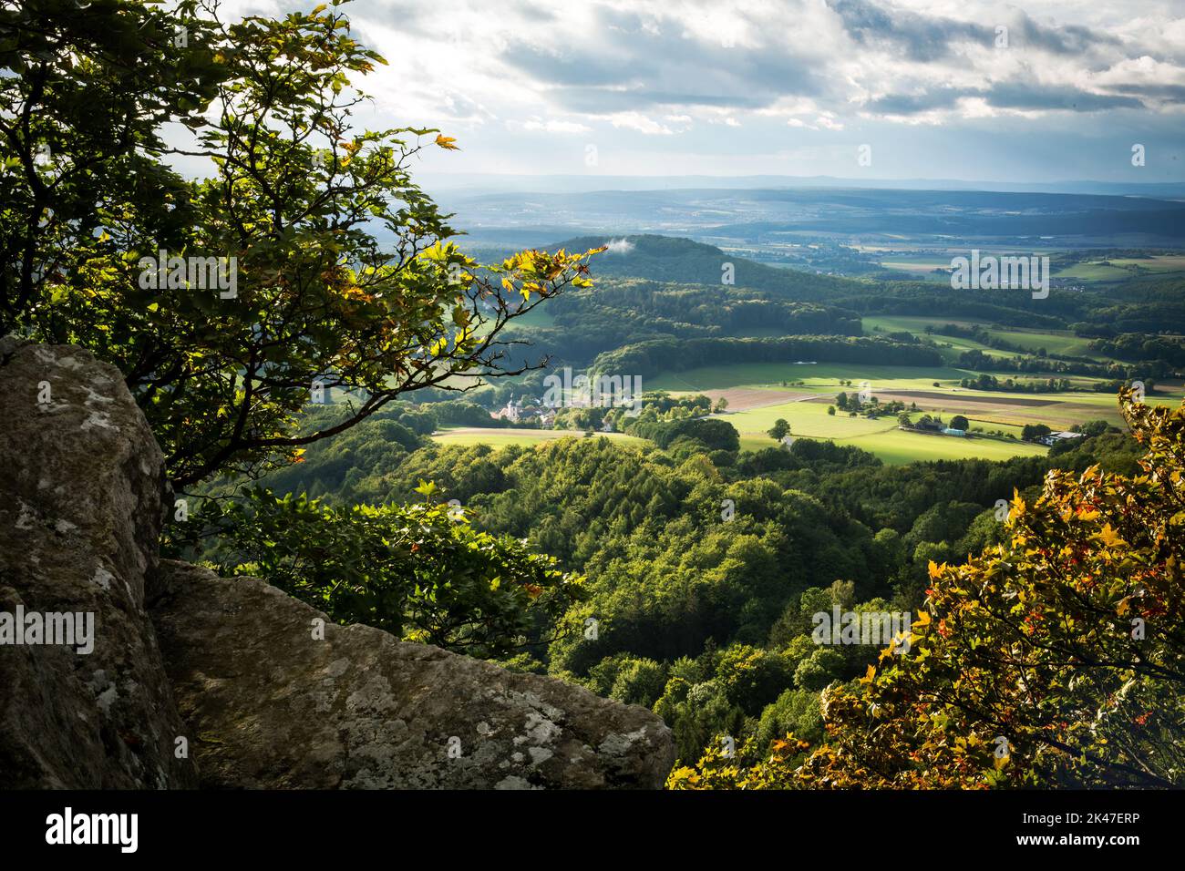 vista dalla montagna nella valle bavarese in estate Foto Stock