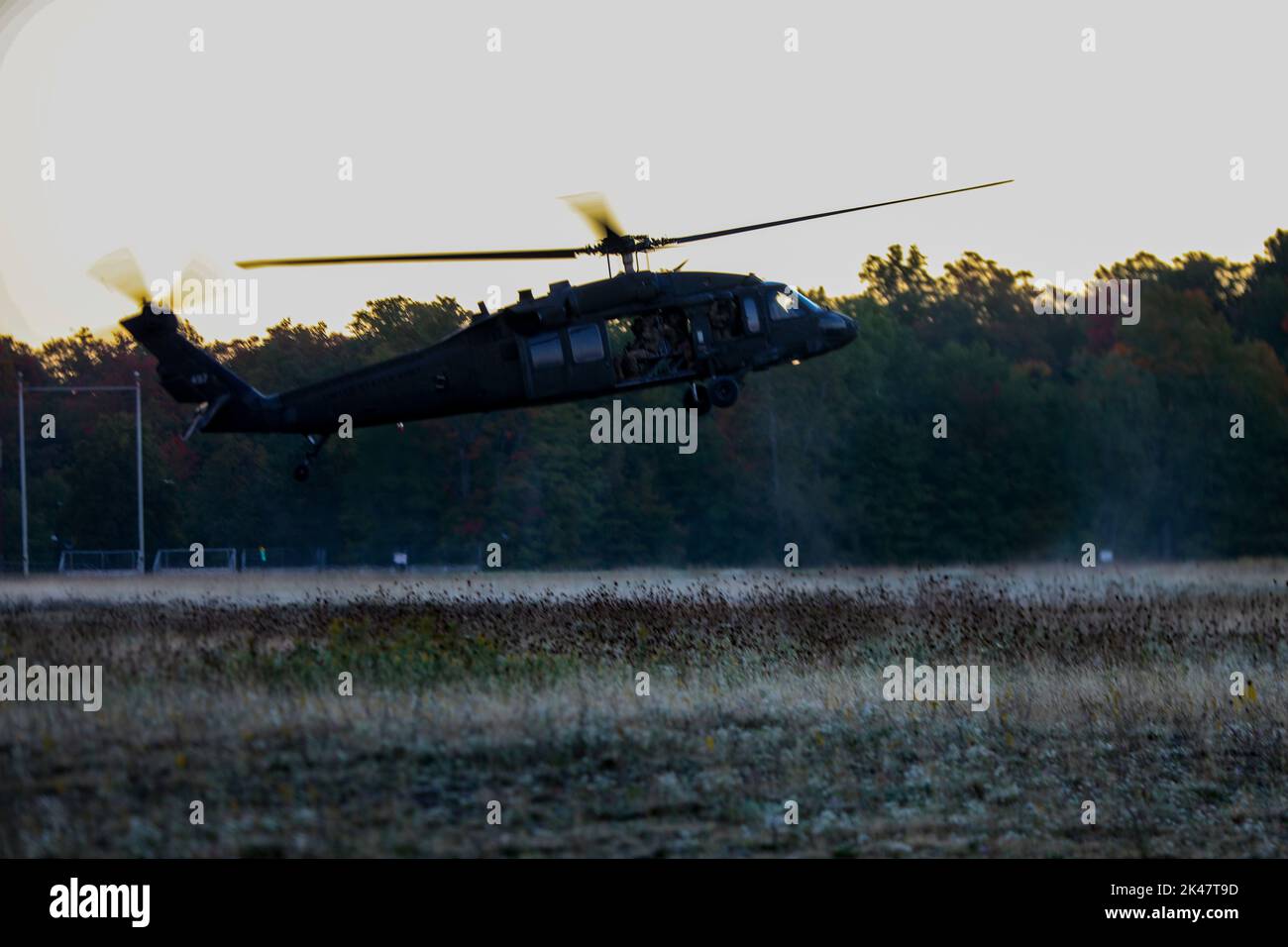 Oggi la 10th Mountain Division ha onorato i soldati della Task Force 2-14 partecipando al Mile Mogadiscio. Il miglio originale era un percorso preso dai soldati da un incidente di elicottero Blackhawk ad un punto di rally tenuto dal 10th MTN DIV su National Street durante la Battaglia di Mogadiscio il 4 ottobre 1993. Foto Stock