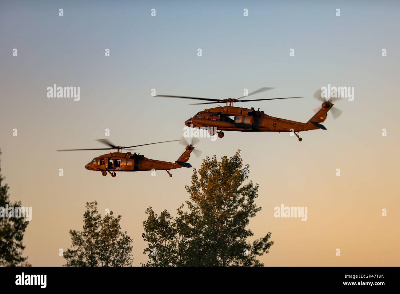 Oggi la 10th Mountain Division ha onorato i soldati della Task Force 2-14 partecipando al Mile Mogadiscio. Il miglio originale era un percorso preso dai soldati da un incidente di elicottero Blackhawk ad un punto di rally tenuto dal 10th MTN DIV su National Street durante la Battaglia di Mogadiscio il 4 ottobre 1993. Foto Stock