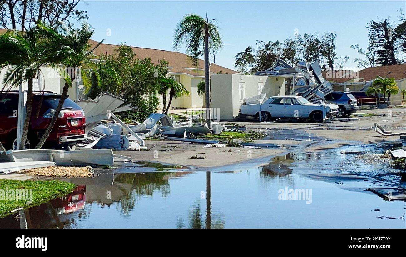 Rotunda, FL, 29 settembre 2022 - Una comunità locale della Florida soffre della devastazione in seguito all'uragano Ian. FEMA Urban Search & Rescue Virginia Task Force 2 continua a lavorare con i funzionari locali per supportare le operazioni di risposta. Foto Stock Rotunda, FL, 29 settembre 2022 - Una comunità locale della Florida soffre della devastazione in seguito all'uragano Ian. FEMA Urban Search & Rescue Virginia Task Force 2 continua a lavorare con i funzionari locali per supportare le operazioni di risposta. Foto Stock