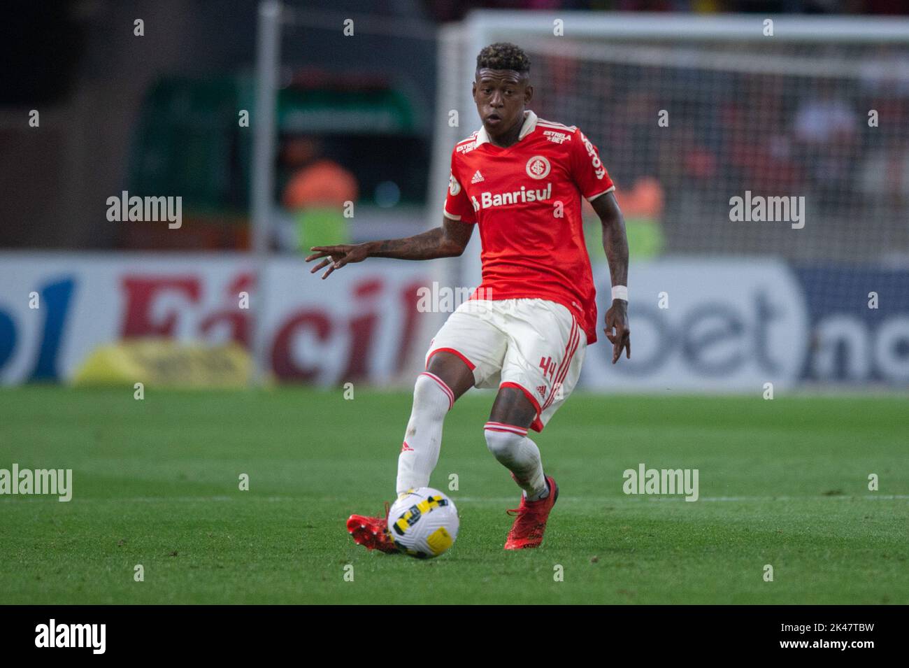 Vitão do Internacional durante a partida entre Internacional e Red Bull Bragantino, pela 28ª rodada do Campeonato Brasileiro Série A 2022, no Estádio Beira-Rio, nesta quarta-feira 28. Foto Stock