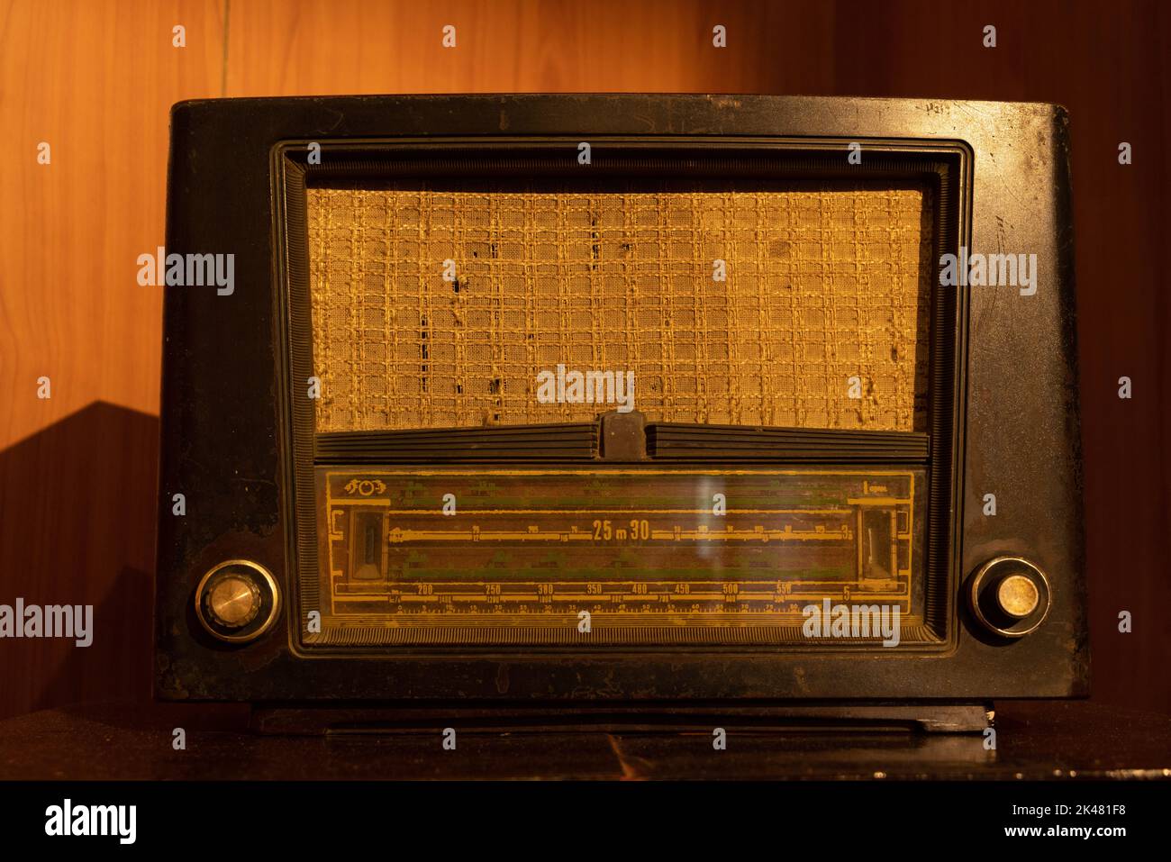 Radio vintage in wood immagini e fotografie stock ad alta risoluzione -  Alamy