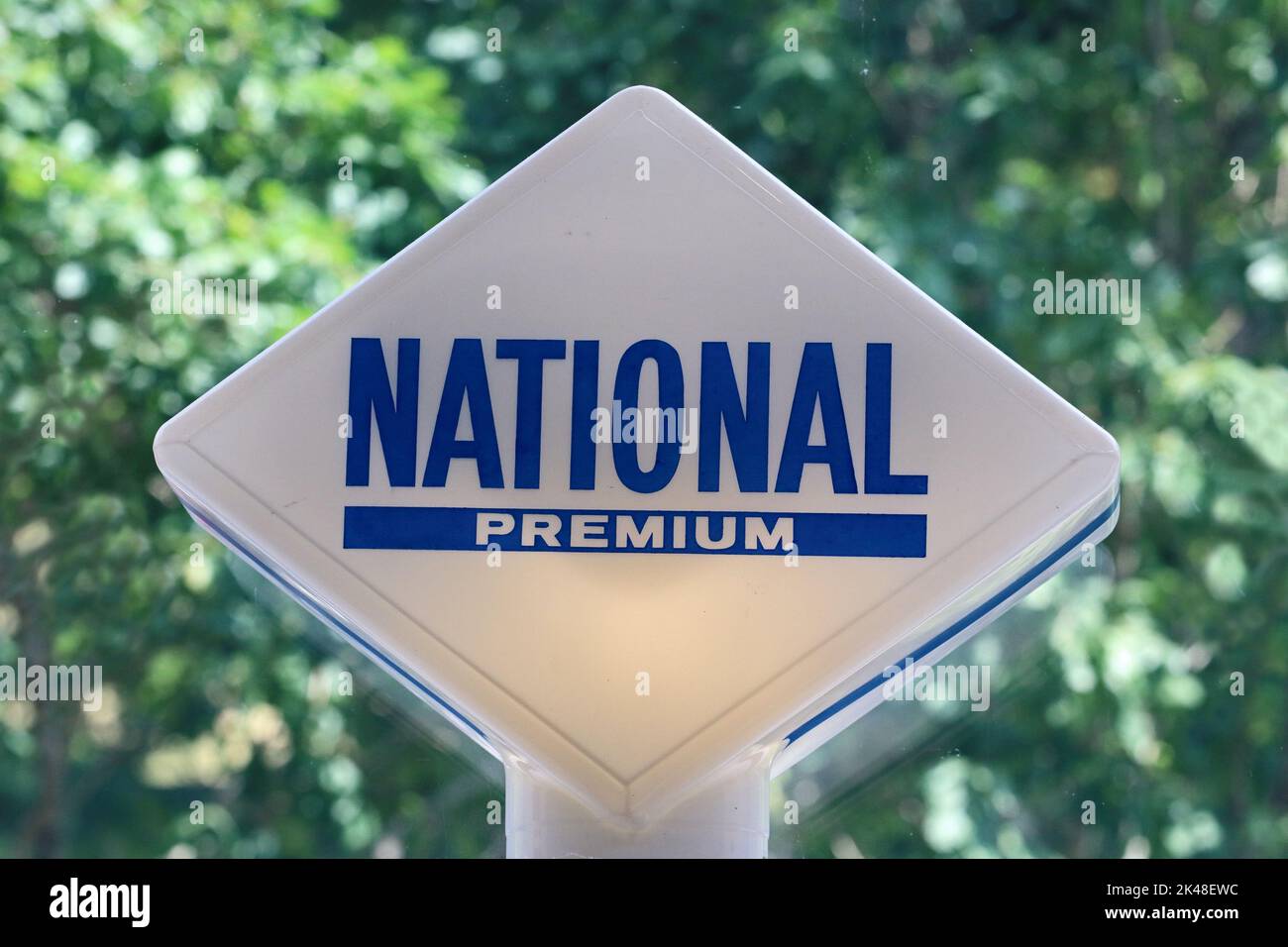 Illuminato, vecchio, segno della pompa di benzina National Premium Foto Stock