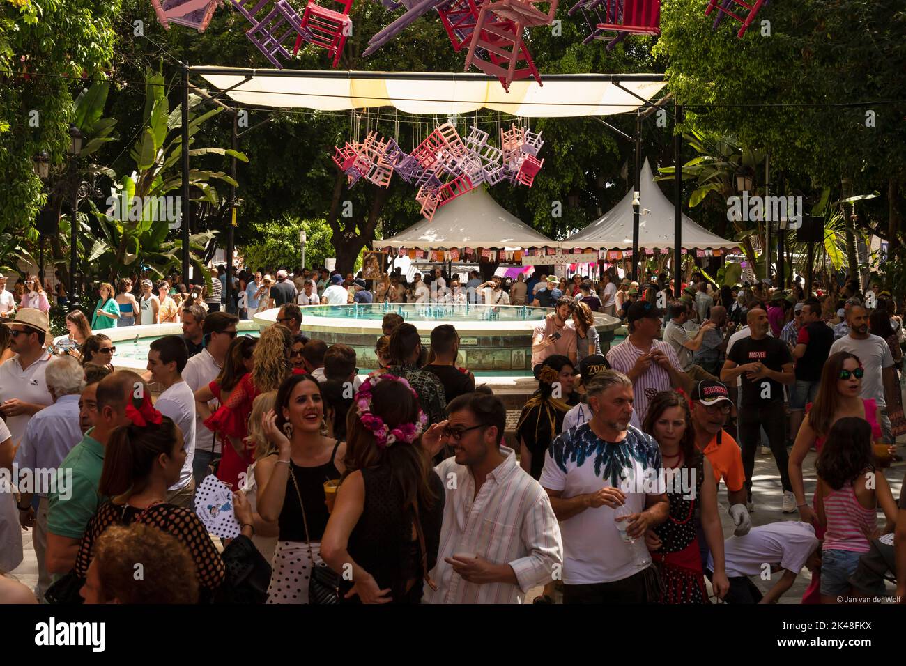 Grande festa nel centro di Marbella durante la Romeria San Bernabe, Andalusië, Spagna. Foto Stock