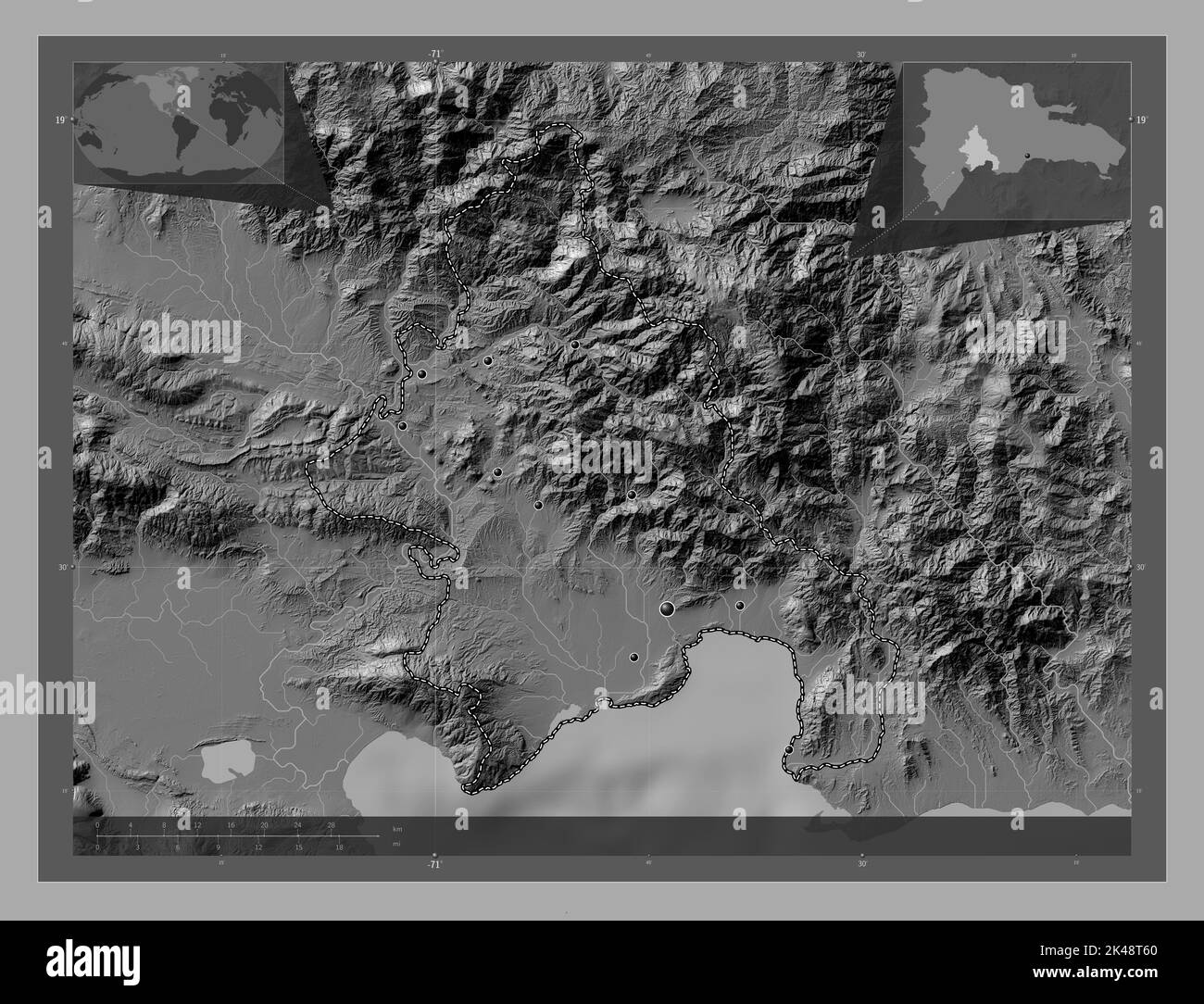 Azua, provincia della Repubblica Dominicana. Mappa altimetrica bilivello con laghi e fiumi. Posizioni delle principali città della regione. Posizione ausiliaria ad angolo Foto Stock