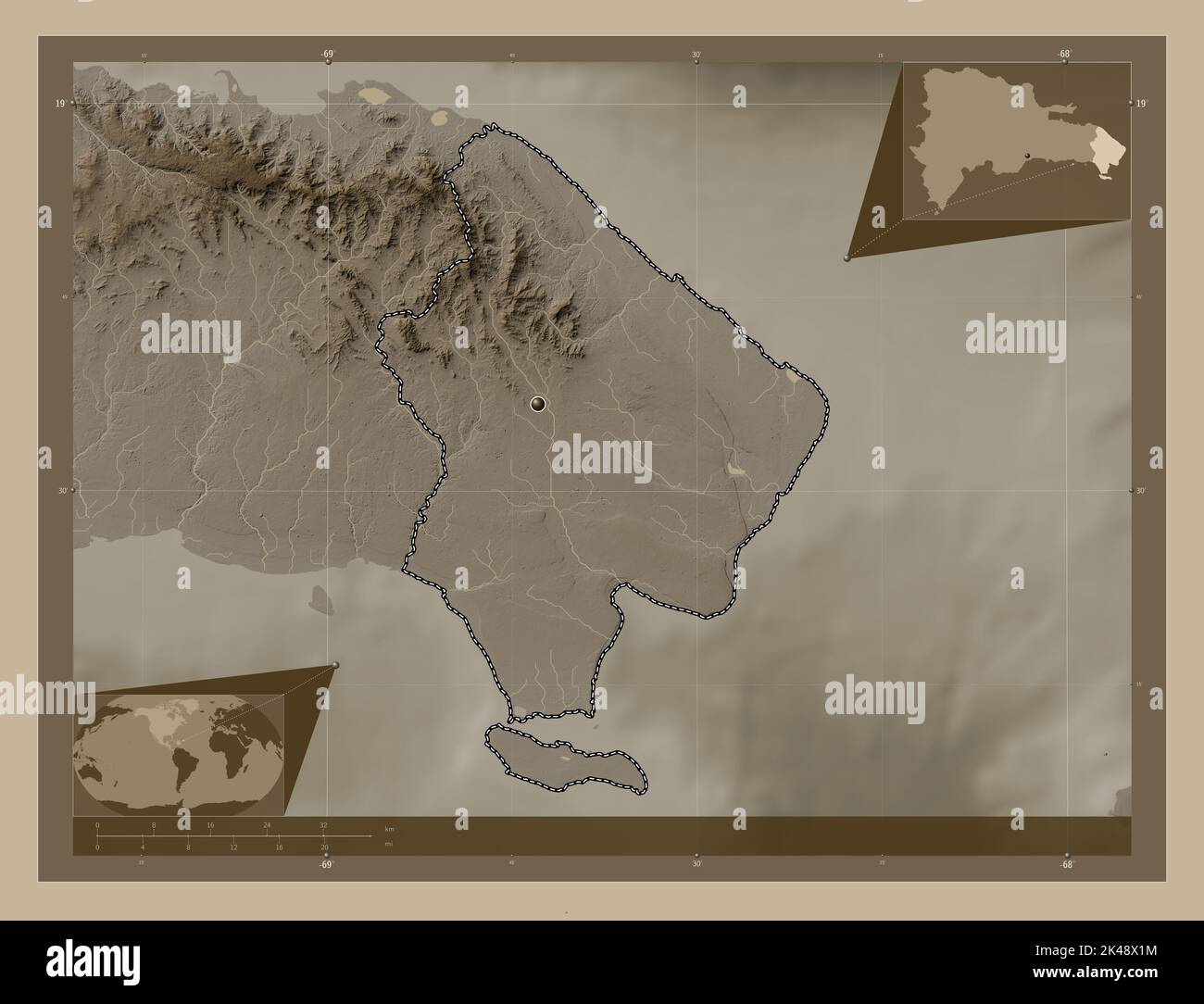 La Altagracia, provincia della Repubblica Dominicana. Mappa dell'altitudine colorata in tonalità seppia con laghi e fiumi. Mappe delle posizioni ausiliarie degli angoli Foto Stock