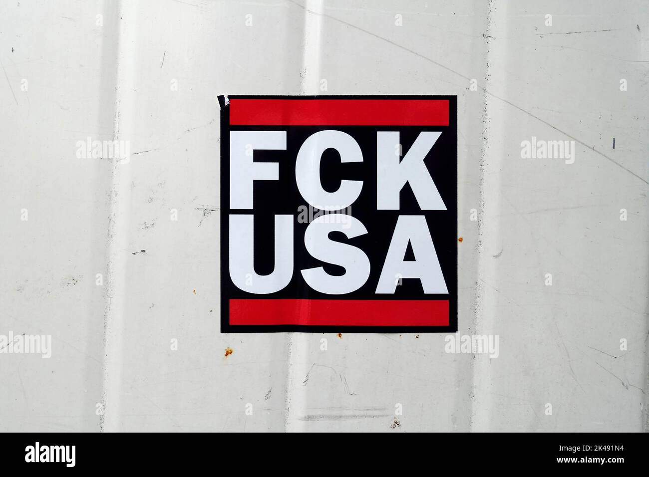Adesivo contro Stati Uniti, Berlino, Germania Foto Stock