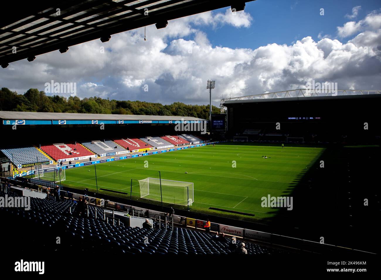 Vista generale durante la partita del Campionato Sky Bet Blackburn Rovers vs Millwall a Ewood Park, Blackburn, Regno Unito, 1st ottobre 2022 (Foto di Phil Bryan/News Images) Foto Stock