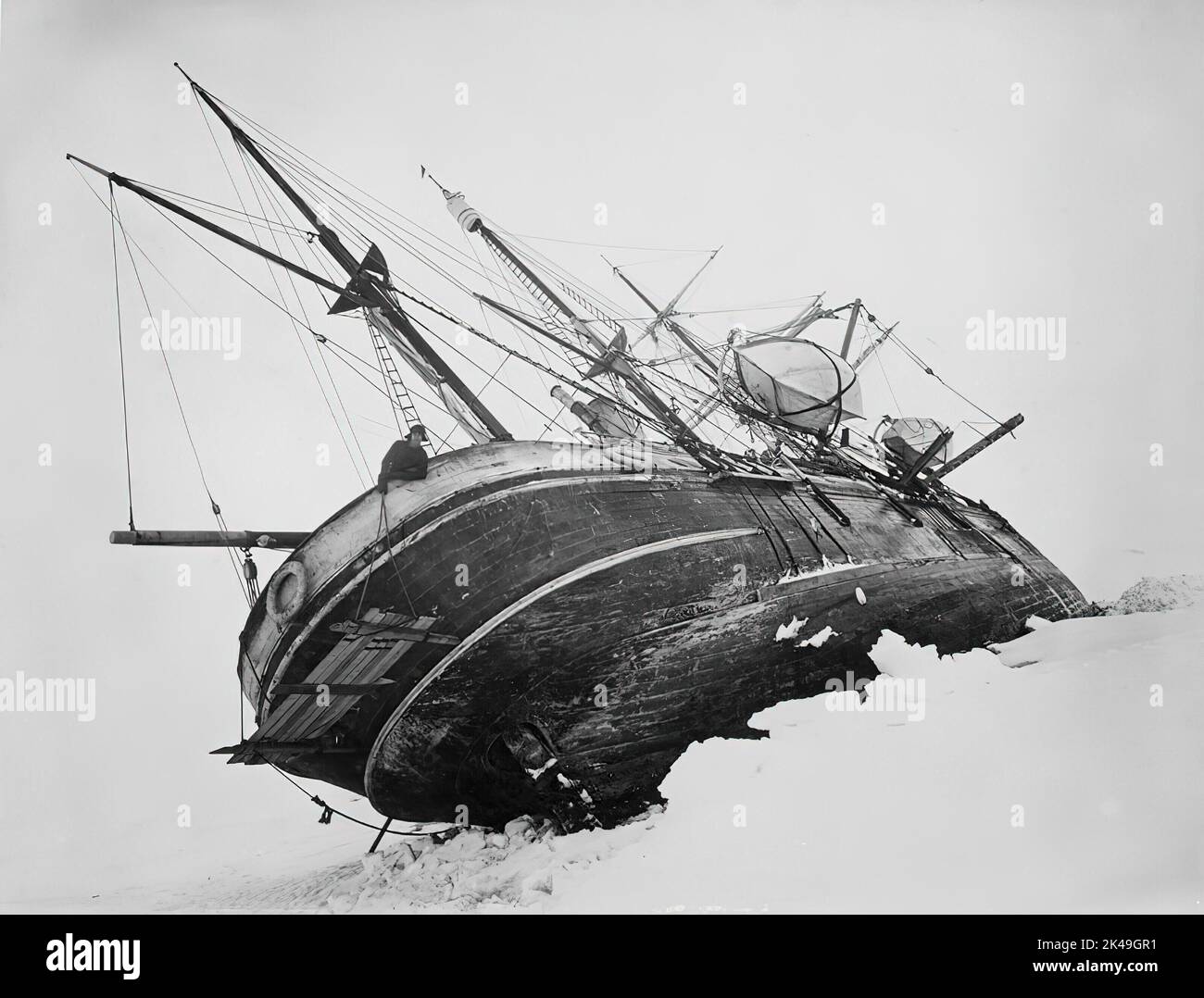 La poppa dell'Endurance che si calata. Spedizione Imperiale Trans-Antartica 1914?1916. Foto Stock