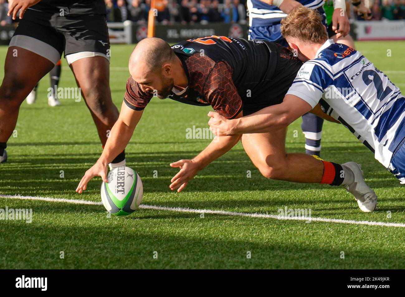 Coventry, Regno Unito. 12th Set, 2022. Jordan BURNS (21) di Ealing Trailfinders segna la sua prima prova durante la partita del Greene King IPA Championship tra Coventry e Ealing Trailfinders alla Butts Arena, Coventry, Inghilterra, il 1 ottobre 2022. Foto di David Horn. Credit: Prime Media Images/Alamy Live News Foto Stock