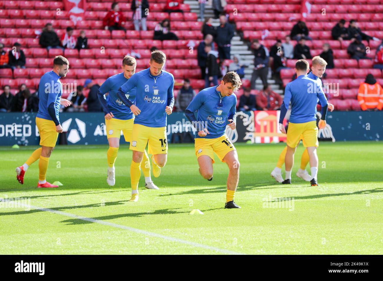 Preston North End Warm up durante la partita del campionato Sky Bet Sunderland vs Preston North End allo Stadio di Light, Sunderland, Regno Unito, 1st ottobre 2022 (Foto di Dan Cooke/News Images) Foto Stock