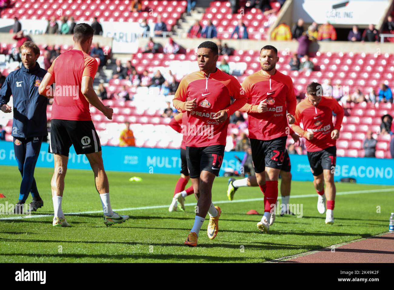 Sunderland Warm up durante la partita del campionato Sky Bet Sunderland vs Preston North End allo Stadio di Light, Sunderland, Regno Unito, 1st ottobre 2022 (Foto di Dan Cooke/News Images) Foto Stock