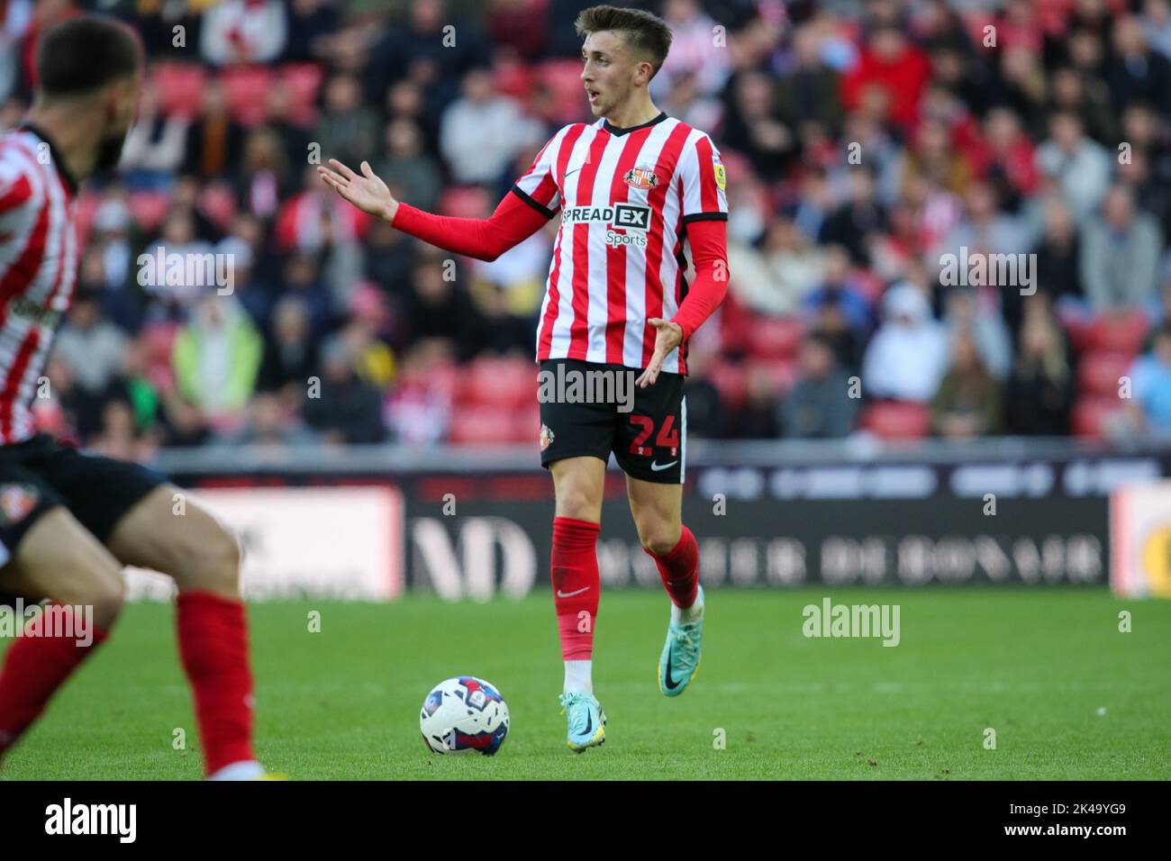 Sunderland, Regno Unito. 01st Ott 2022. DaN Neil #24 di Sunderland durante la partita del campionato Sky Bet Sunderland vs Preston North End allo Stadio di Light, Sunderland, Regno Unito, 1st ottobre 2022 (Foto di Dan Cooke/News Images) a Sunderland, Regno Unito il 10/1/2022. (Foto di Dan Cooke/News Images/Sipa USA) Credit: Sipa USA/Alamy Live News Foto Stock