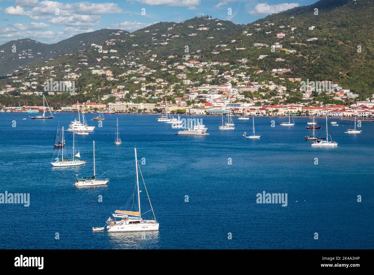 Charlotte Amalie, san Tommaso, U.S. Isole Vergini. Vista della città dal porto. Foto Stock