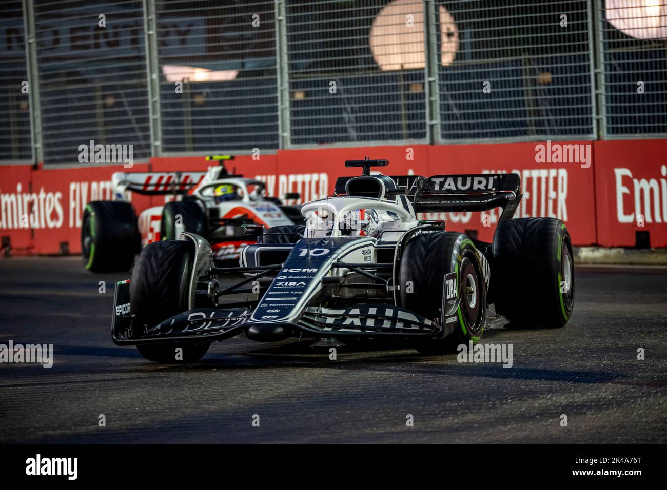 Marina Bay, Singapore, 01st Ott 2022, Pierre Gasly, francese, compete per la Scuderia AlphaTauri. Qualificazione, 17° round del campionato di Formula 1 2022. Credit: Michael Potts/Alamy Live News Foto Stock