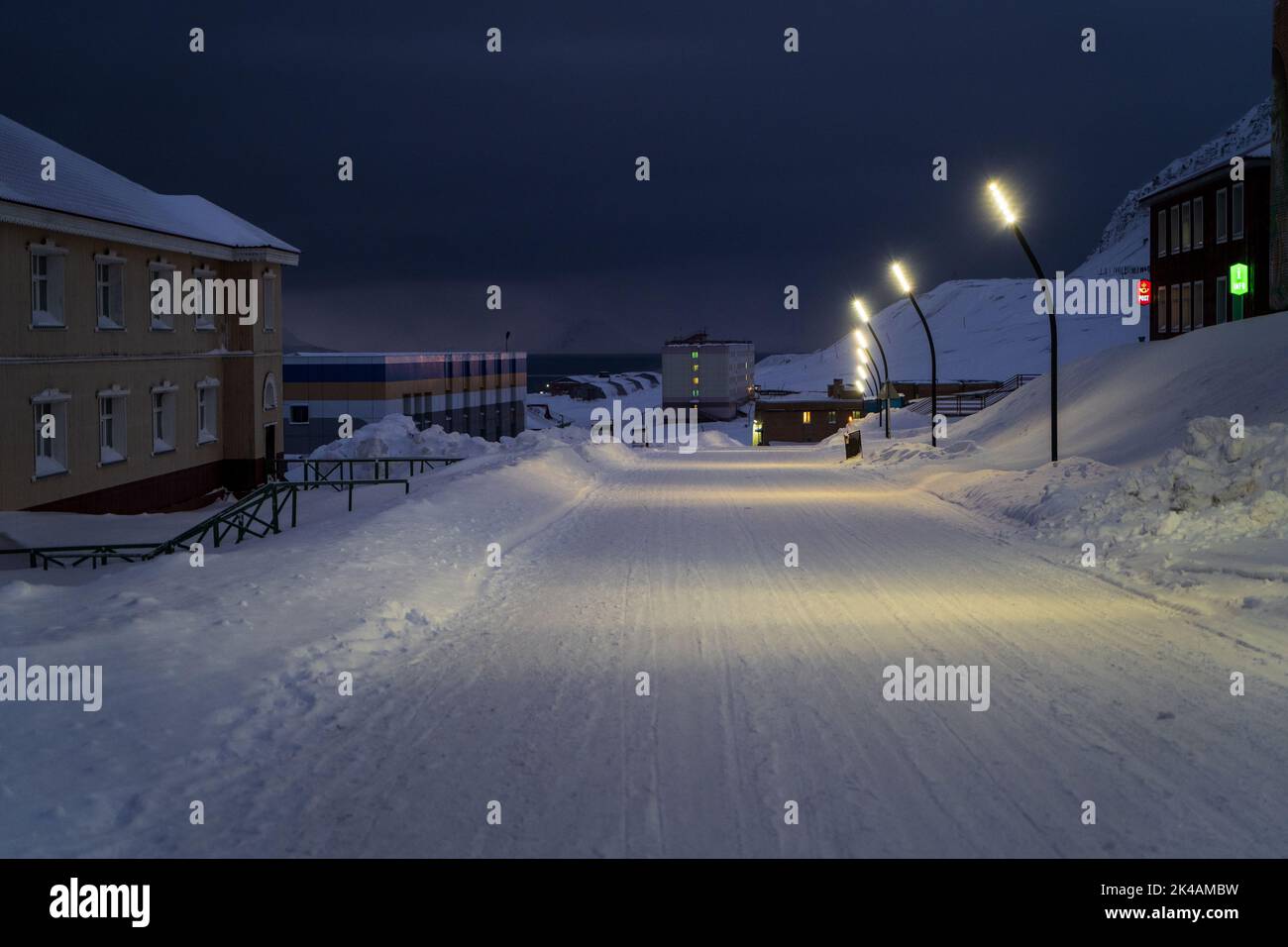 Barentsburg in una fredda e cupa giornata invernale, Svalbard Foto Stock