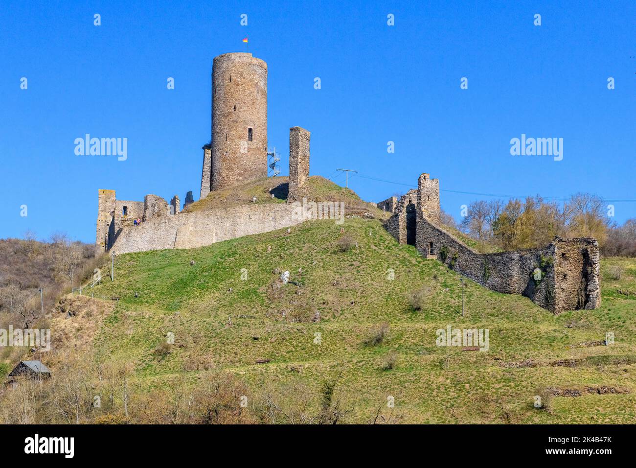 Vista della rovina di Loewenburg, Monreal, Eifel, Renania-Palatinato, Germania Foto Stock