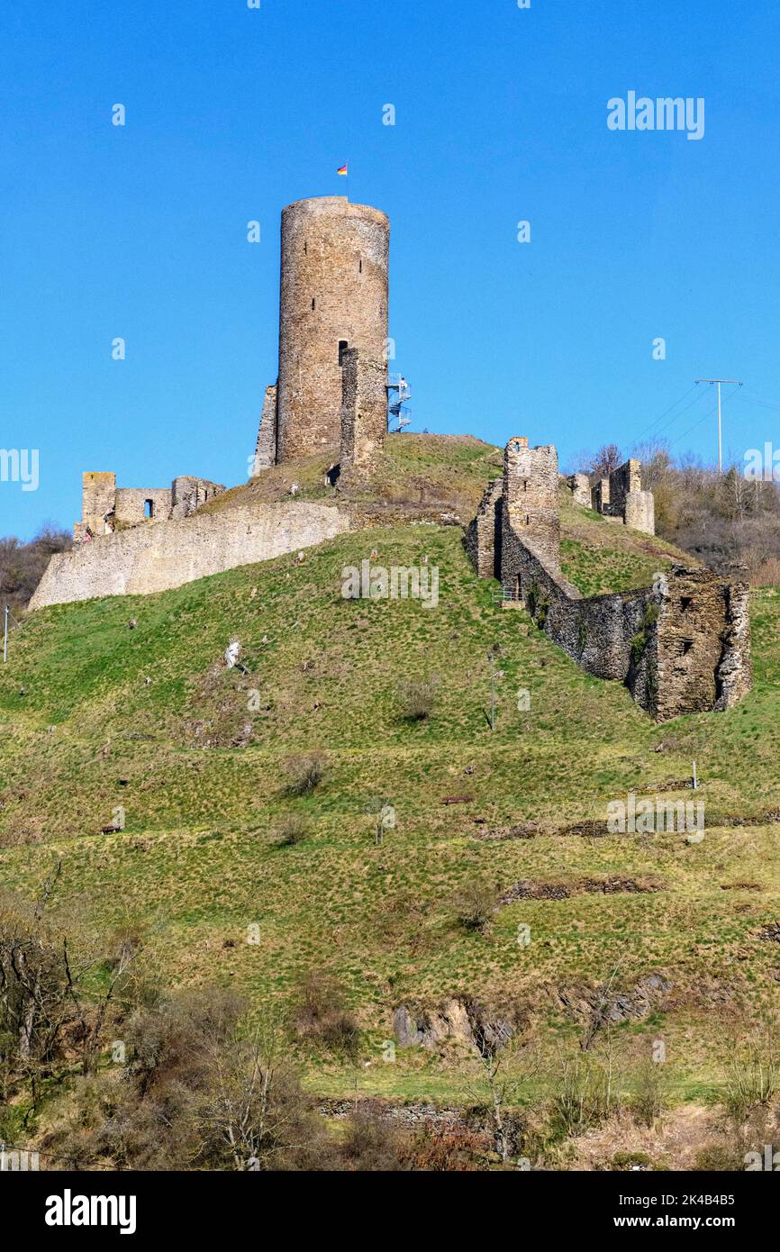 Vista della rovina di Loewenburg, Monreal, Eifel, Renania-Palatinato, Germania Foto Stock