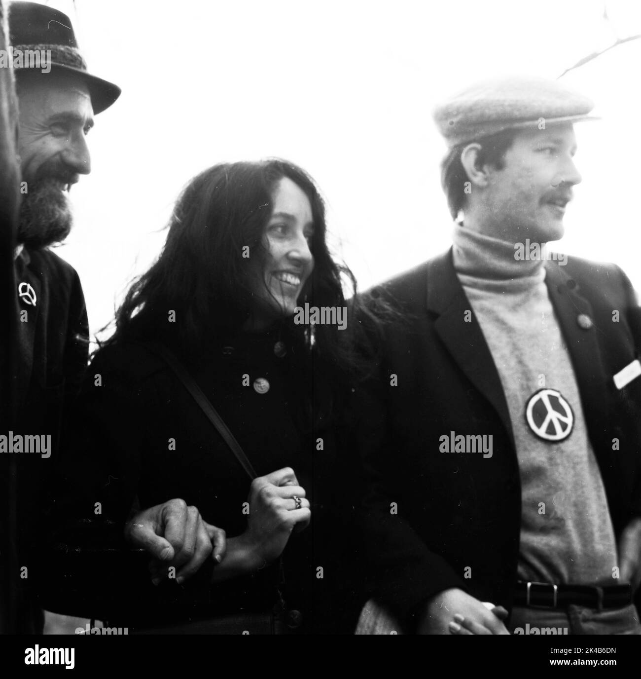 Attraversata il paesaggio industriale della Ruhr ed è stata caratterizzata dalla partecipazione attiva dell'icona americana Joan Baez. 1966, qui nella zona della Ruhr Foto Stock