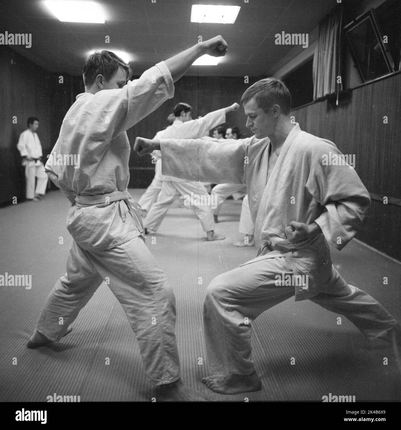 L'arte marziale del karate è stata insegnata in questa scuola di karate nella regione della Ruhr nel 1966, in Germania Foto Stock