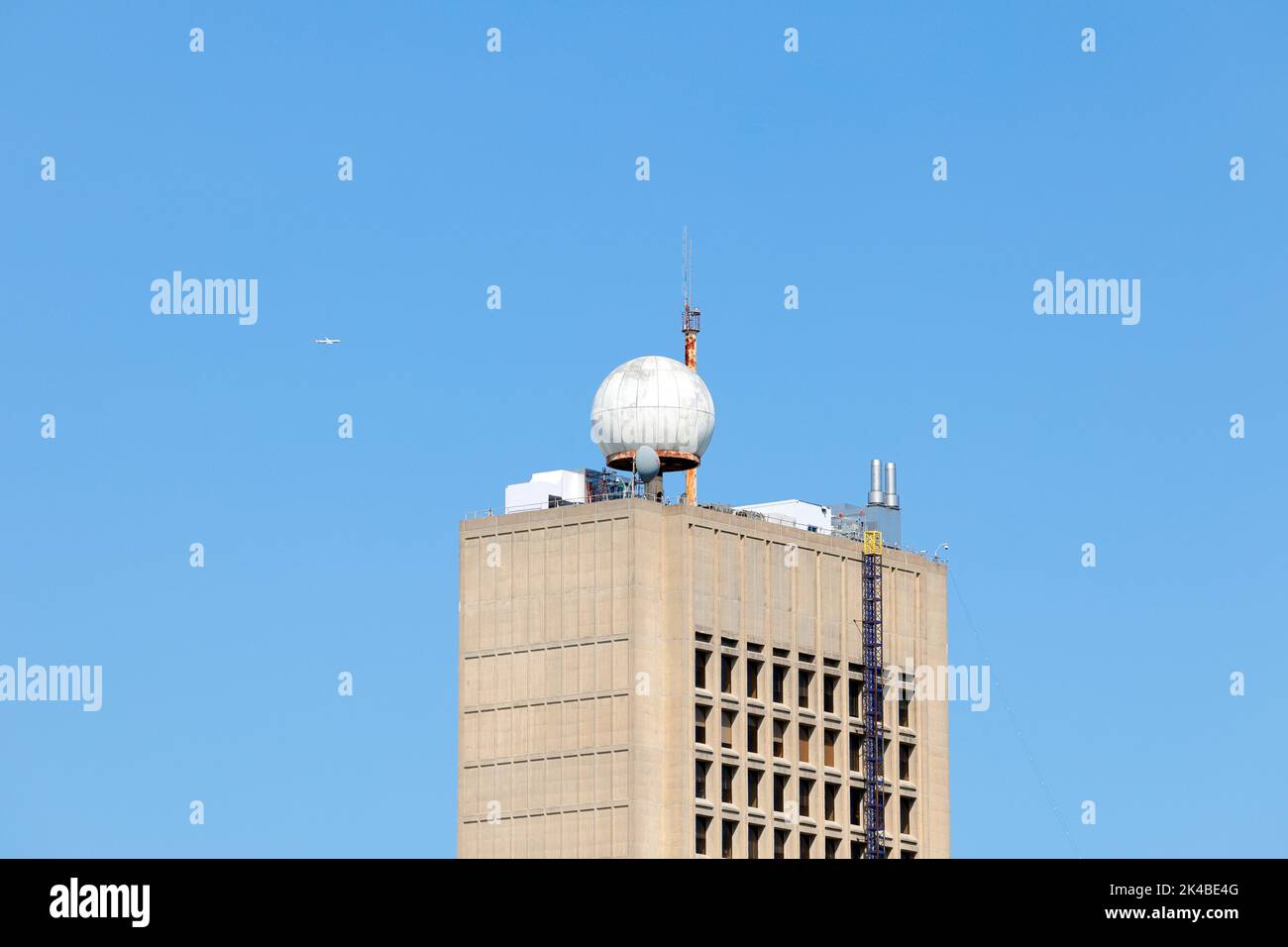 La cupola radar sul tetto del MIT Building 54, il Green Building di Cambridge, Massachusetts Institute of Technology. Progettato da I.M. PEI Foto Stock