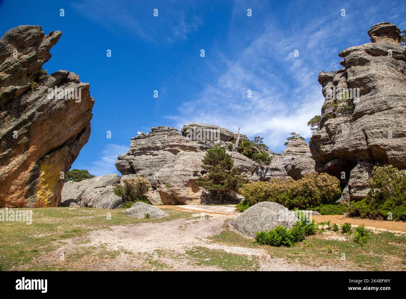 Punto di vista presso le formazioni rocciose al Mirador de Castroviejo Sierra de Urbion Soria Spagna Foto Stock