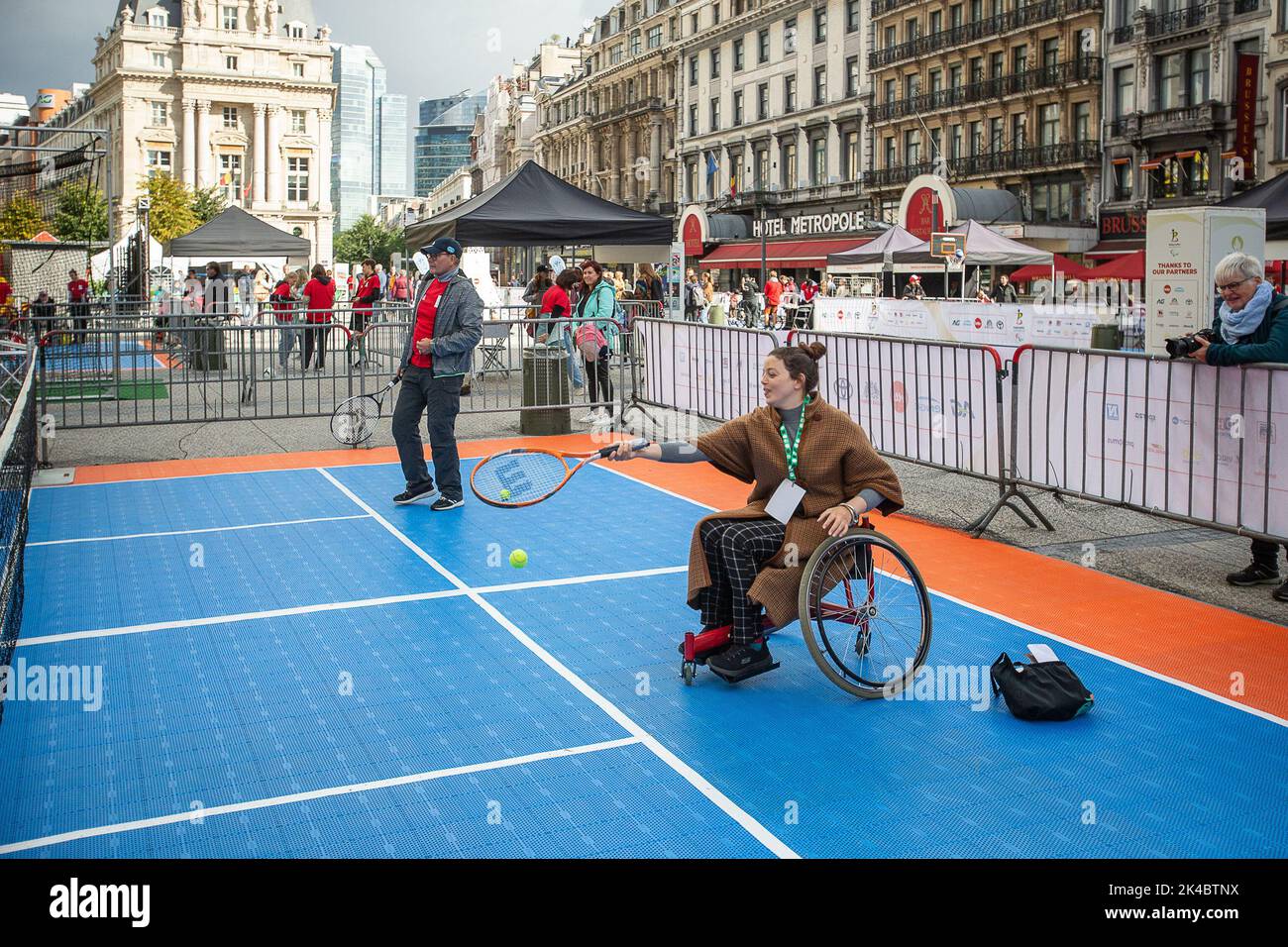 L'immagine mostra l'evento 'Road to Paris' in occasione del Paralympic Day 2022, sabato 01 ottobre 2022 a Bruxelles, in attesa dei Giochi Paralympic 2024 di Parigi. FOTO DI BELGA JAMES ARTHUR GEKIERE Foto Stock