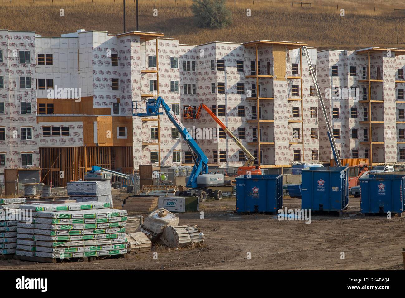 Missoula, Montana -16 settembre 2022: Progetto di alloggi a prezzi accessibili in costruzione. Foto Stock