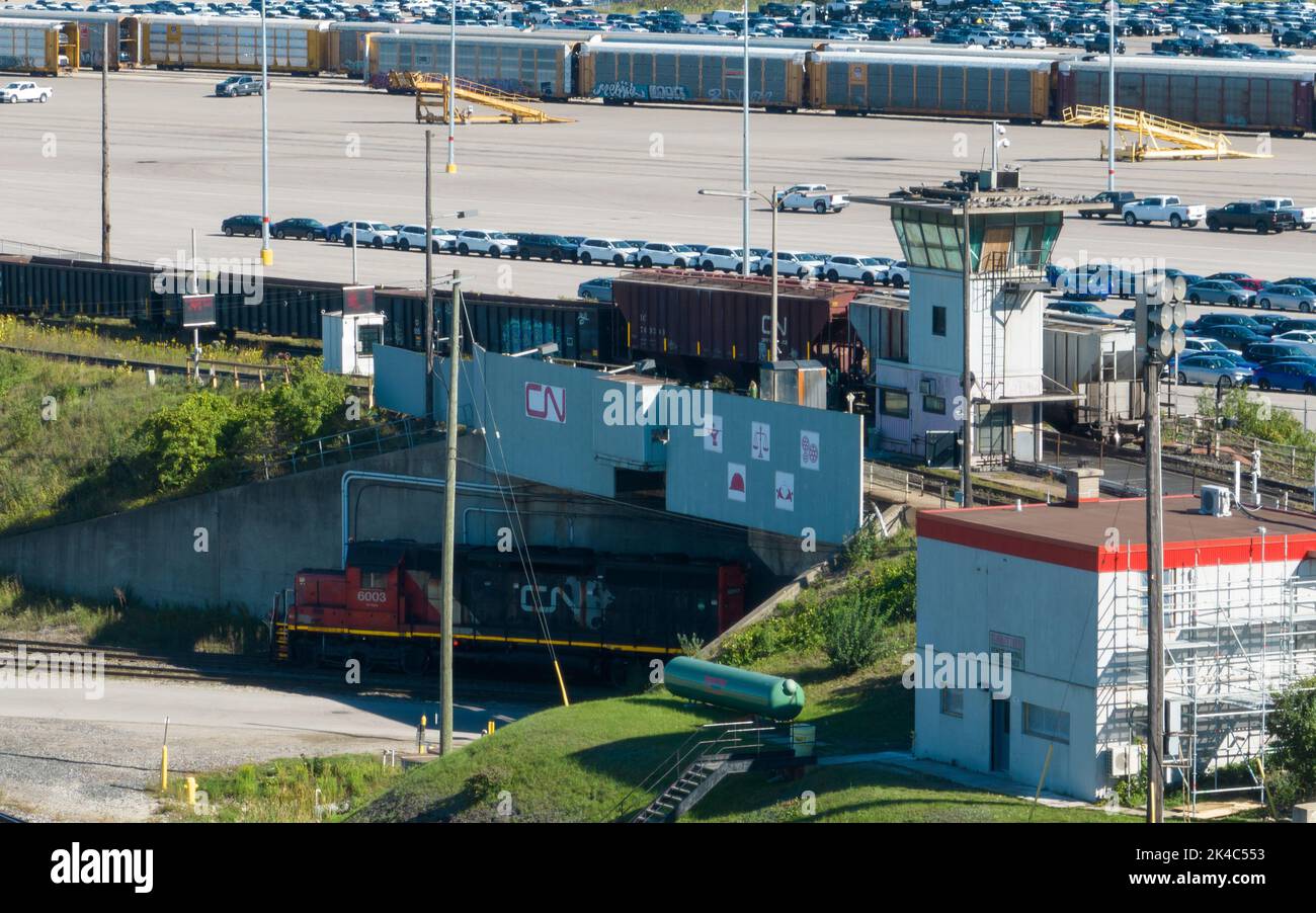 Una vista aerea sopra una Canadian National Railway, CN Rail, principale hub di trasporto merci a Vaughan, fuori Toronto. Foto Stock