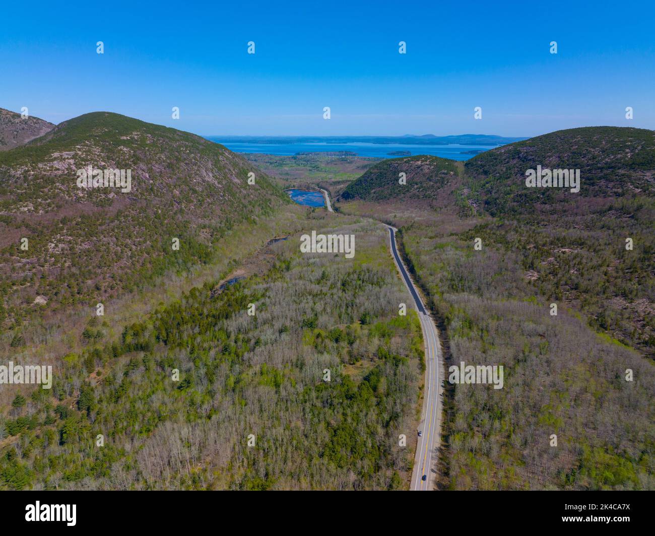 Vista aerea dell'Acadia National Park, tra cui Bar Harbor, Bar Island, Cadillac Mountain e Otter Creek Road su Mt Desert Island, Maine ME, USA. Foto Stock