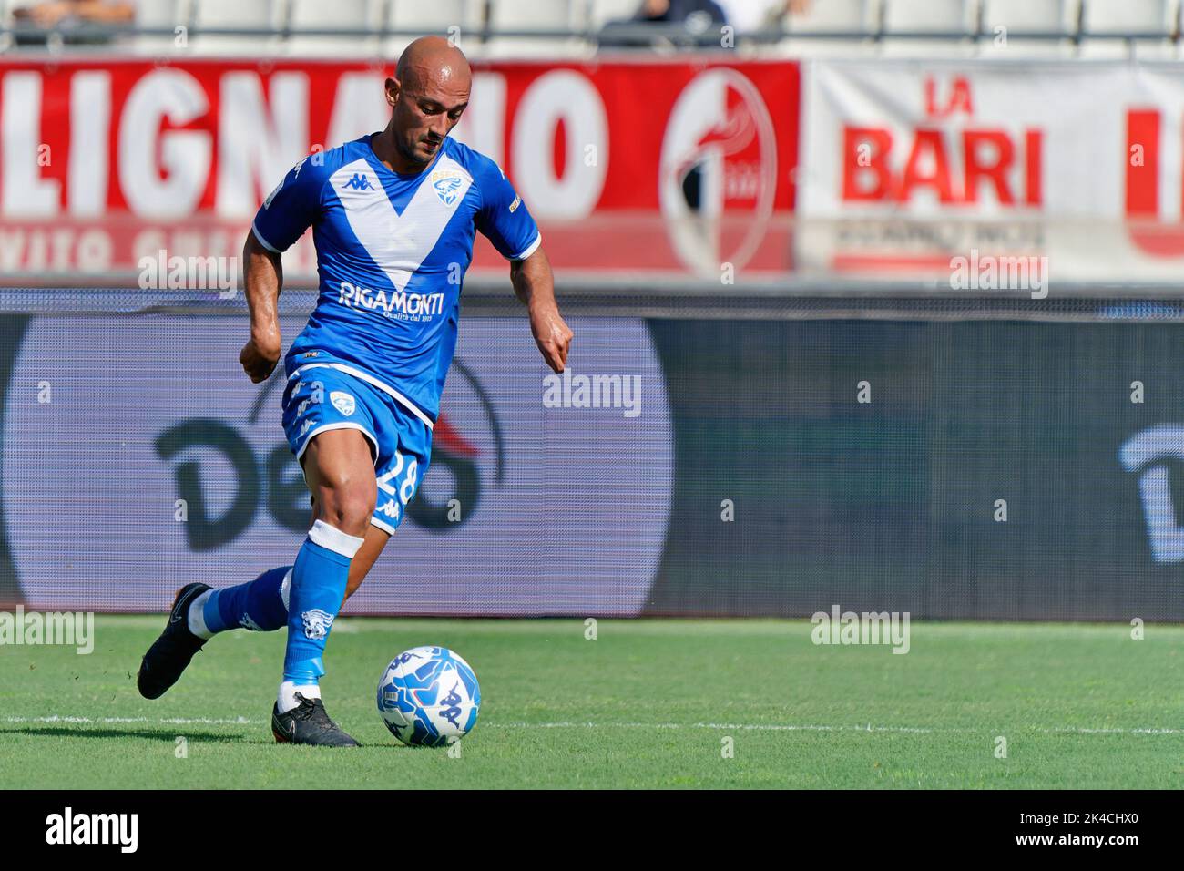 Stadio San Nicola, Bari, Italia, 01 ottobre 2022, Ahmad Benali (Brescia Calcio) durante SSC Bari vs Brescia Calcio - Calcio italiano Serie B. Foto Stock