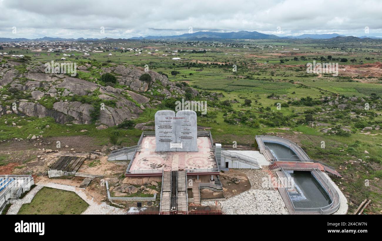 Una vista aerea della città del monumento ai dieci Comandamenti a Jos, Nigeria dall'alto Foto Stock