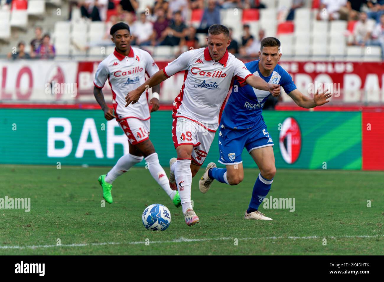 Stadio San Nicola, Bari, Italia, 01 ottobre 2022, Andrea D'Errico (SSC Bari) durante SSC Bari vs Brescia Calcio - Campionato Italiano di calcio Serie B. Foto Stock