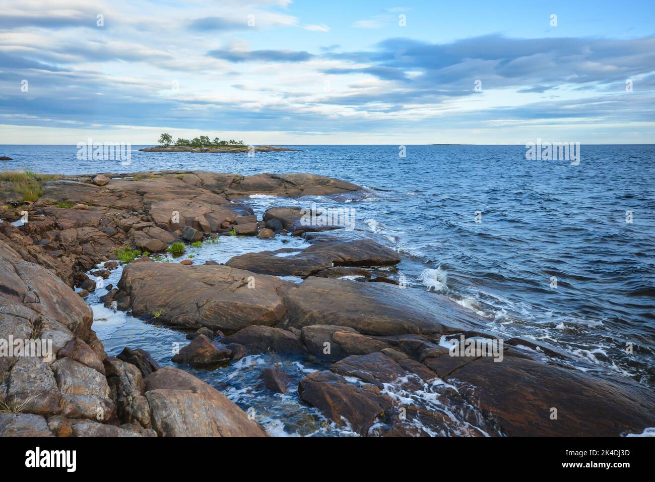 Estate sul Mar Bianco. La costa del Mar Bianco in Carelia, Russia. Foto Stock