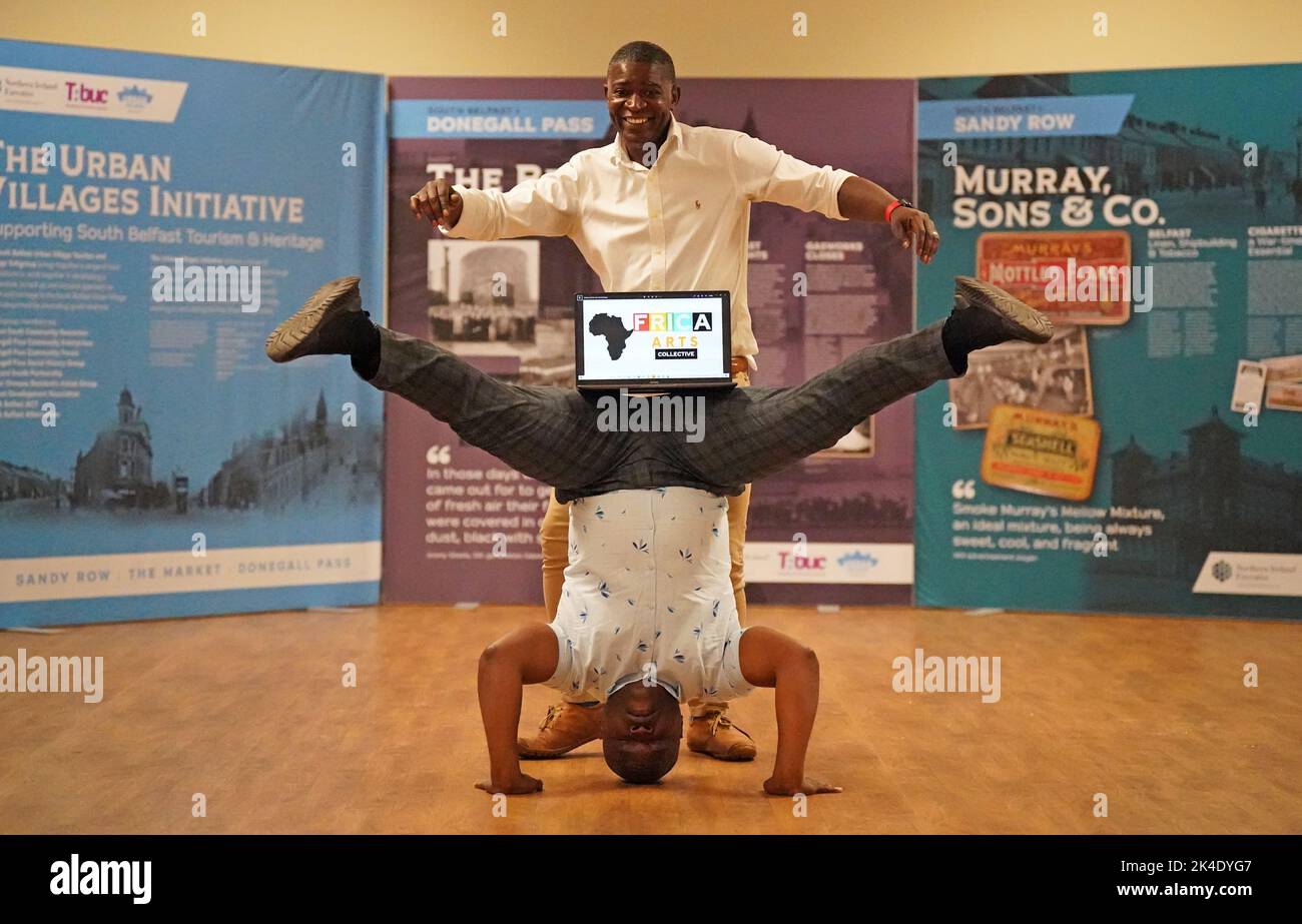 Ballerina Cuthbert Tura Arutura e acrobat Rahim Saphy al lancio del collettivo di Arti africane a Belfast. Data immagine: Sabato 1 ottobre 2022. Foto Stock