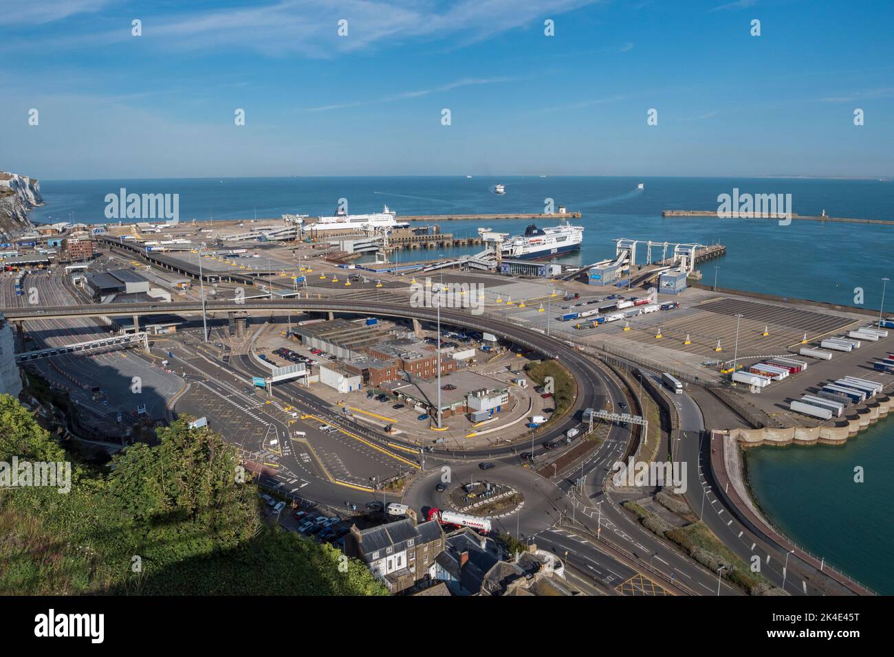 Vista generale sopra il porto di Dover, Kent, Regno Unito. Foto Stock
