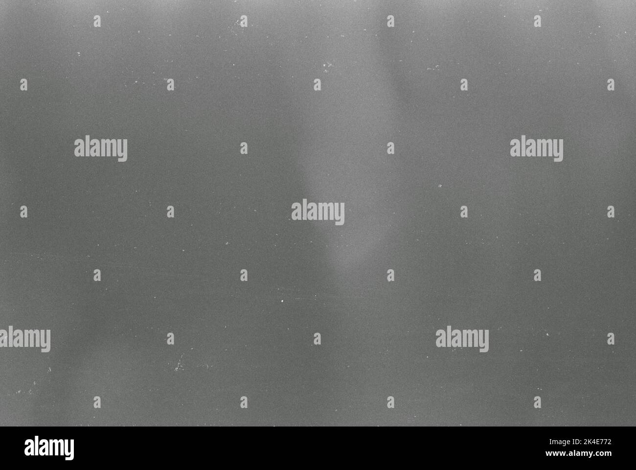 400 ISO scansione originale della pellicola con sfondo a grana bianca e nera Foto Stock