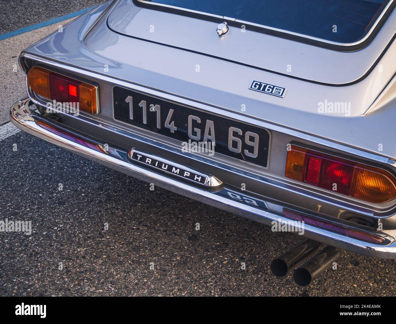 Loriol sur Drome, Francia - 17 settembre, 2022: Vintage grigio trionfo gt6 mk3 parcheggiato sulla strada. Mostra d'auto classica a Loriol sur Drome, Francia. Foto Stock