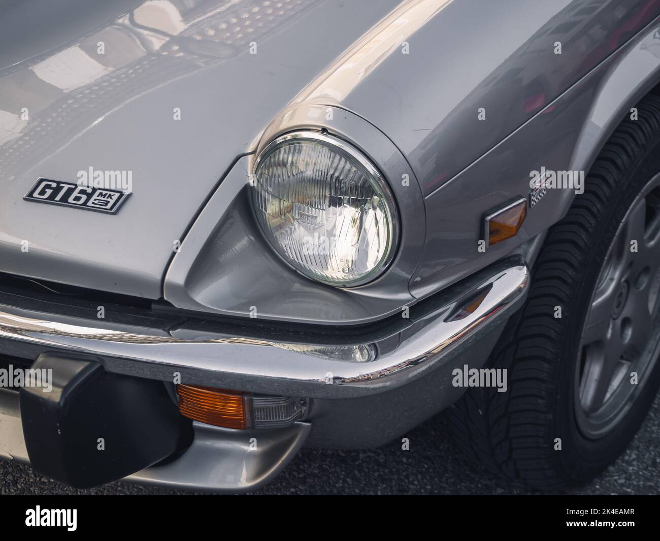 Loriol sur Drome, Francia - 17 settembre, 2022: Vintage grigio trionfo gt6 mk3 parcheggiato sulla strada. Mostra d'auto classica a Loriol sur Drome, Francia. Foto Stock