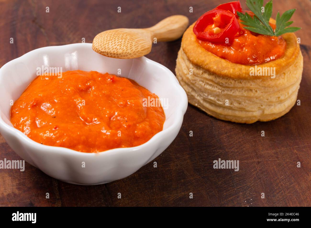 vol au vent con crema al peperone Foto Stock