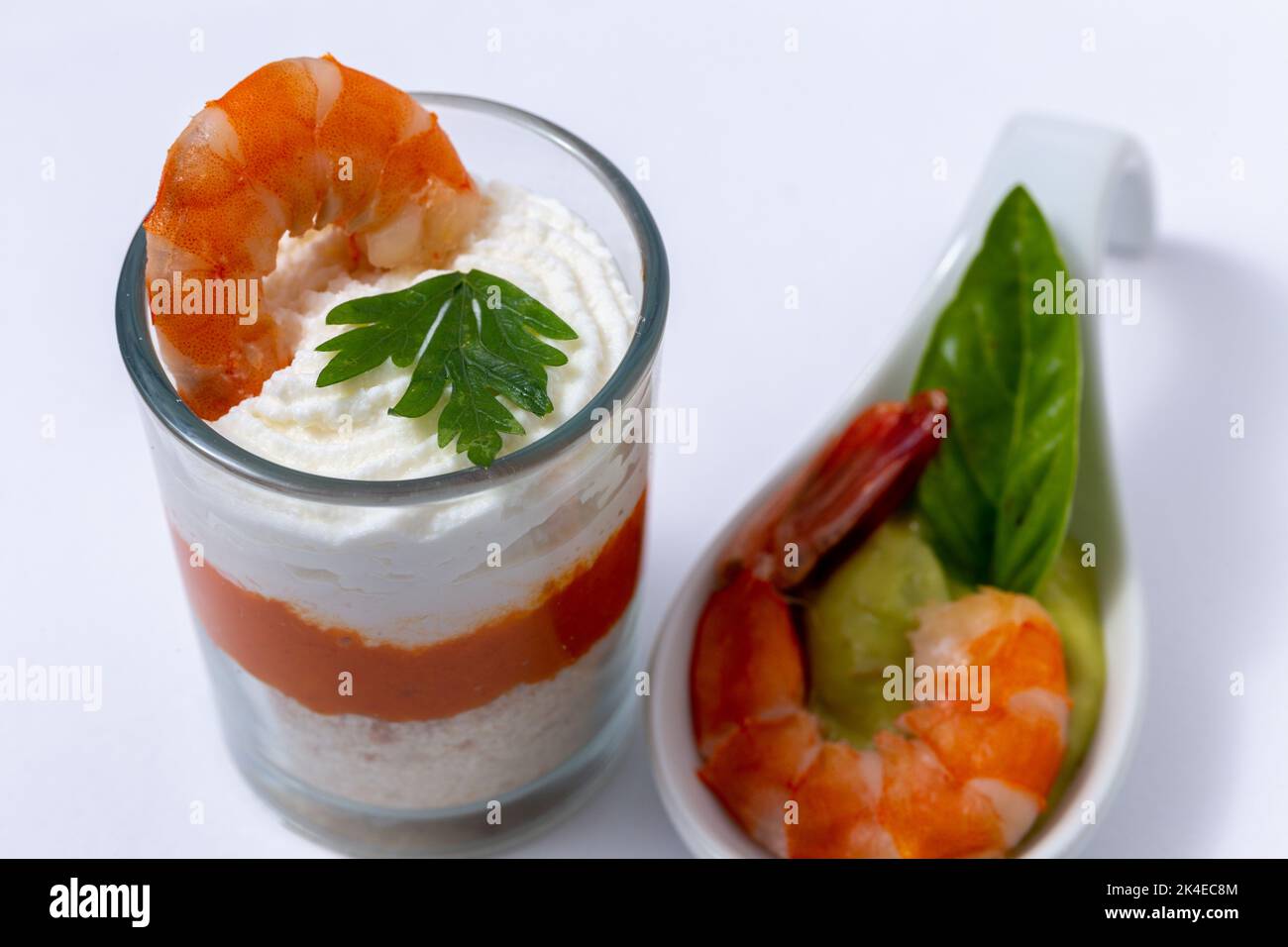 Set decorato di Finger food, tartine con pesce Foto Stock