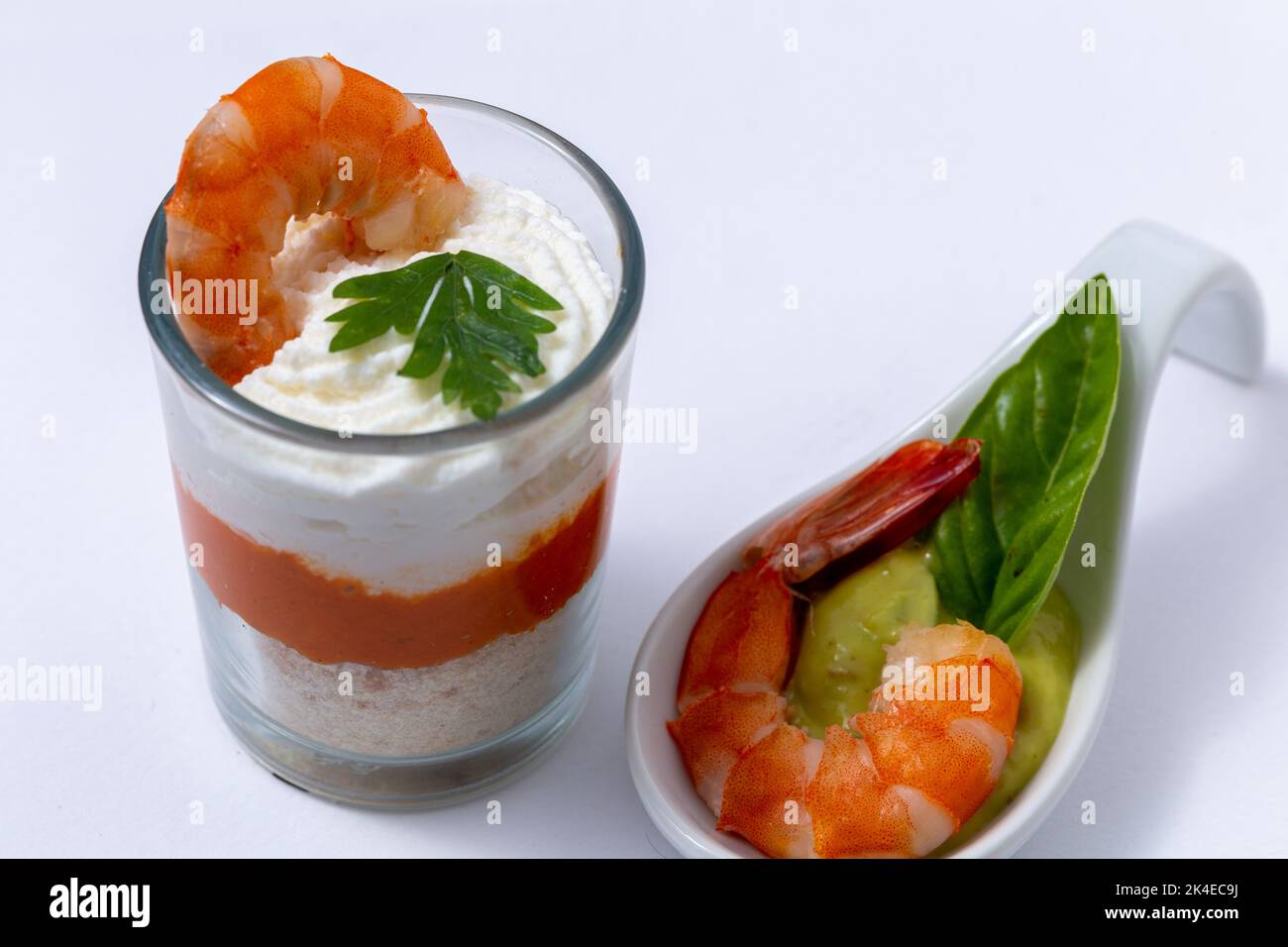Set decorato di Finger food, tartine con pesce Foto Stock