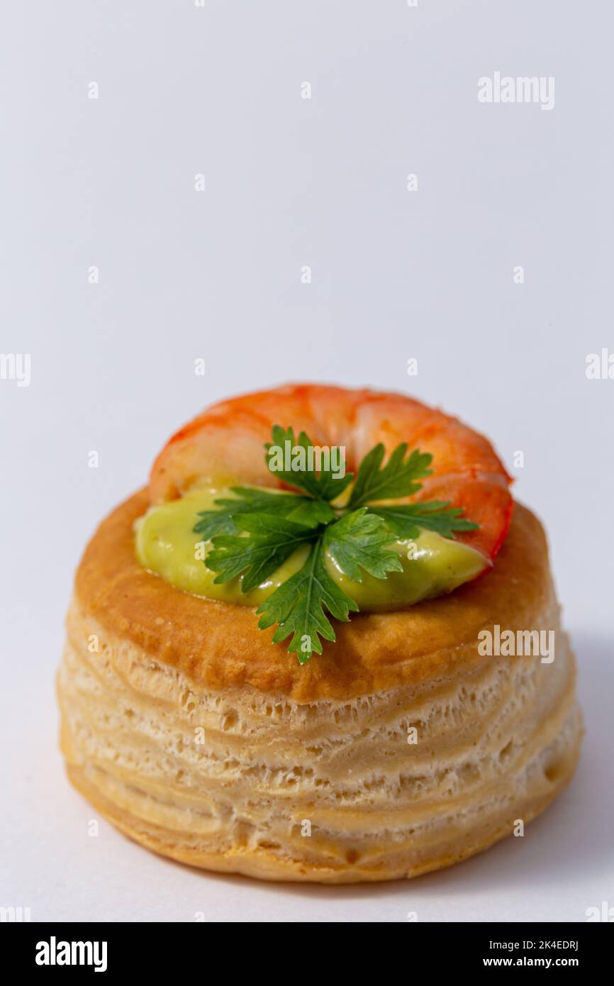 Tartine con guacamole e gamberi cotti Foto Stock