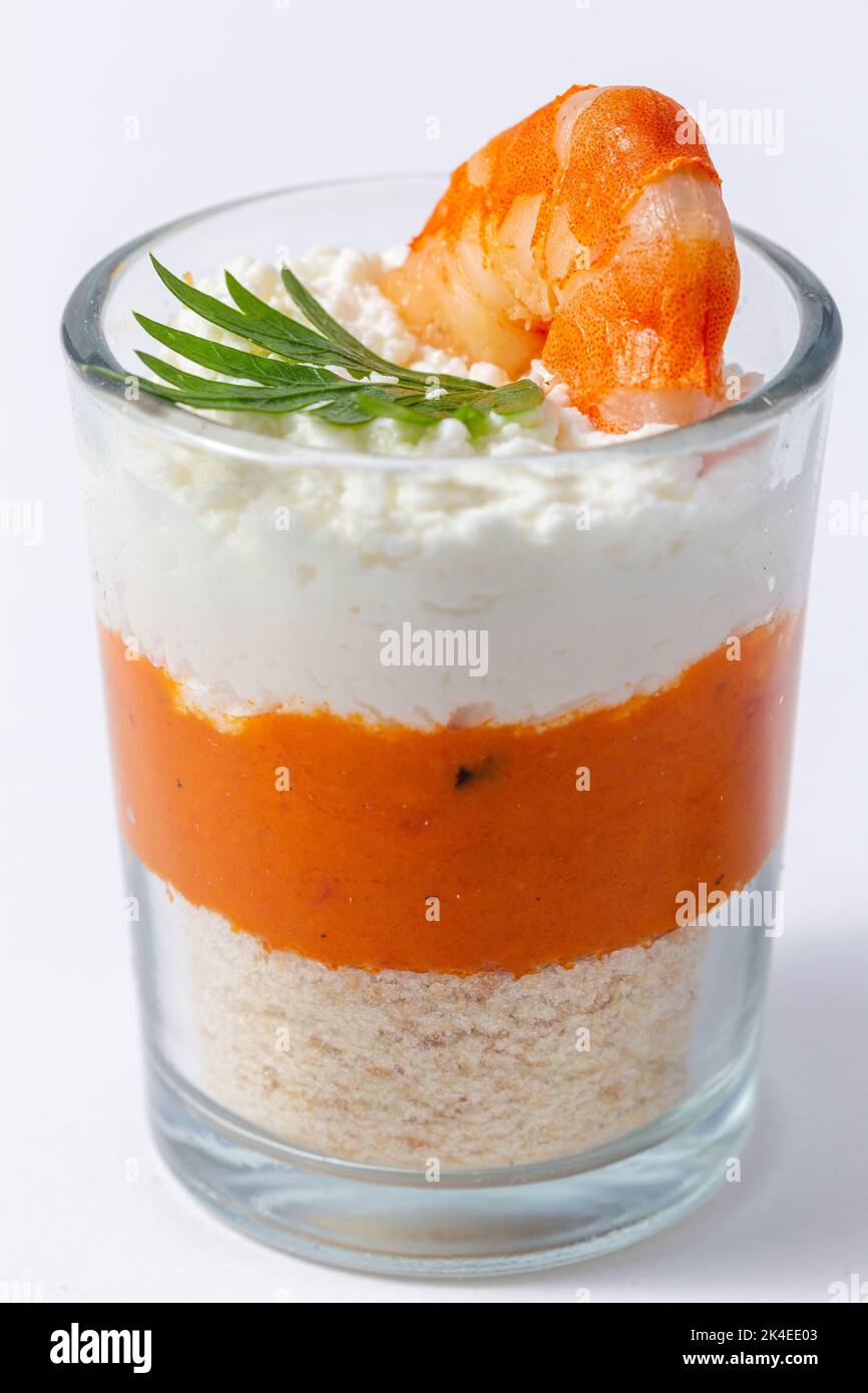 Set decorato di Finger food, tartine con pesce Foto Stock