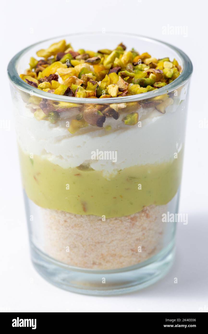 Set decorato di Finger food, tartine con pesce Foto Stock