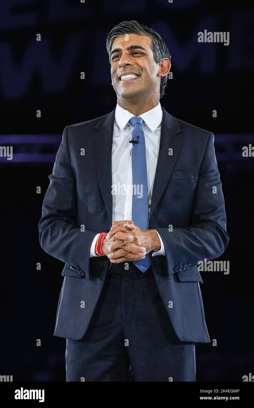 Rishi Sunak, deputato, ex Cancelliere dello scacchiere e candidato alla leadership, primo piano, sorridente Foto Stock