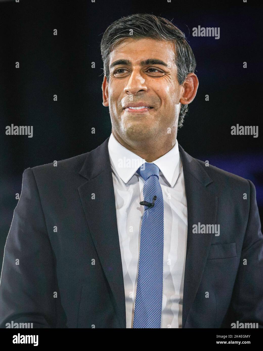 Rishi Sunak, deputato, ex Cancelliere dello scacchiere e candidato alla leadership, primo piano, sorridente Foto Stock